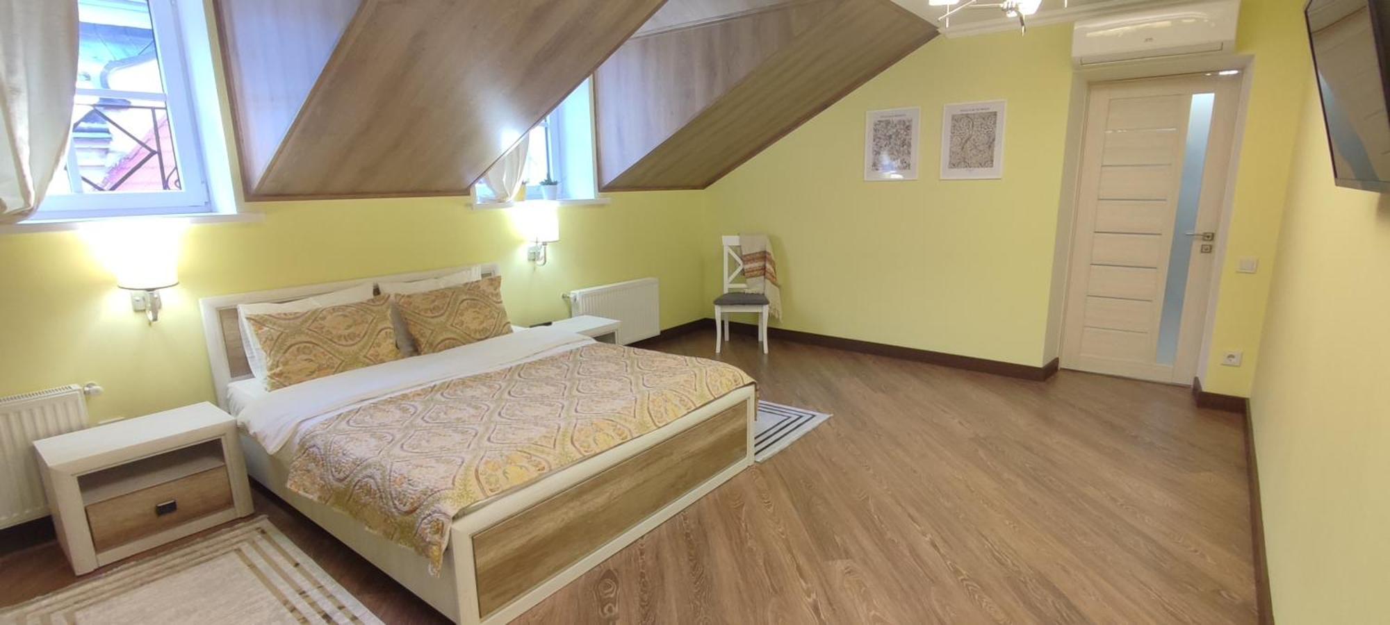 Сонячна Мансарда Apartment Kamianets-Podilskyi Luaran gambar