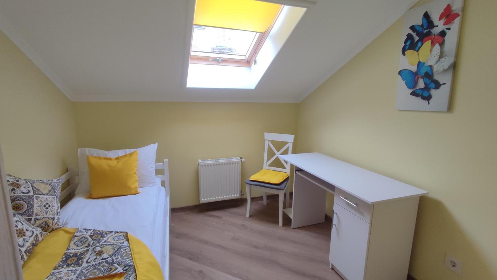 Сонячна Мансарда Apartment Kamianets-Podilskyi Luaran gambar