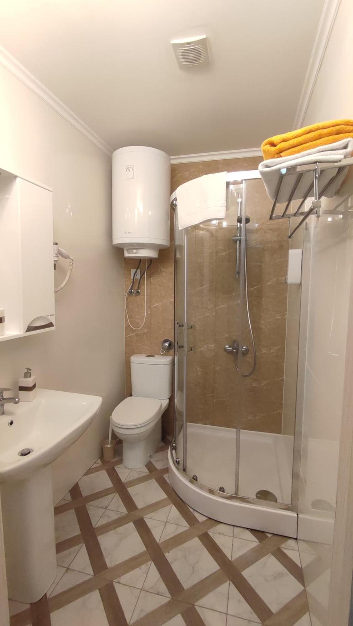 Сонячна Мансарда Apartment Kamianets-Podilskyi Luaran gambar